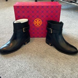 Tory Burch ankle bootie -size 6 -black